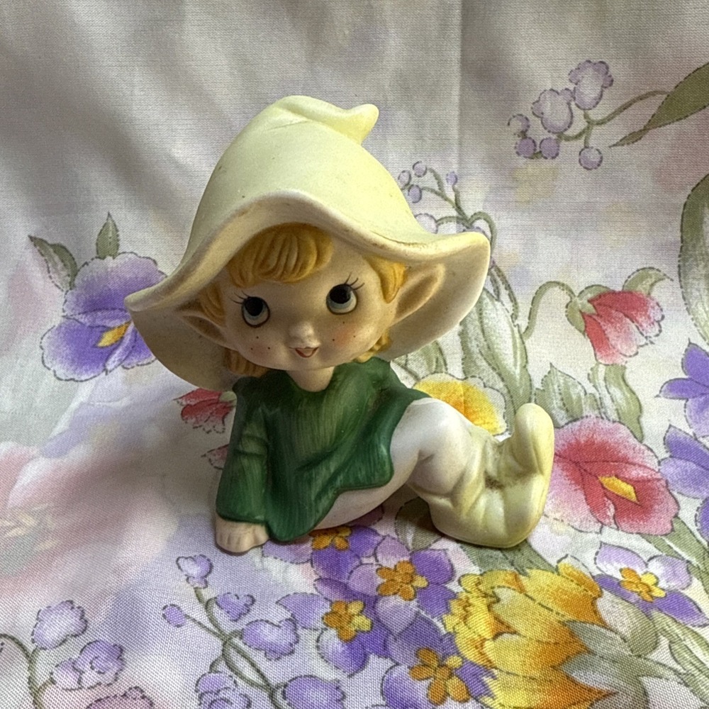Homco 5213 Elf Figurine Porcelain Pixie Green Outfit 3.5"